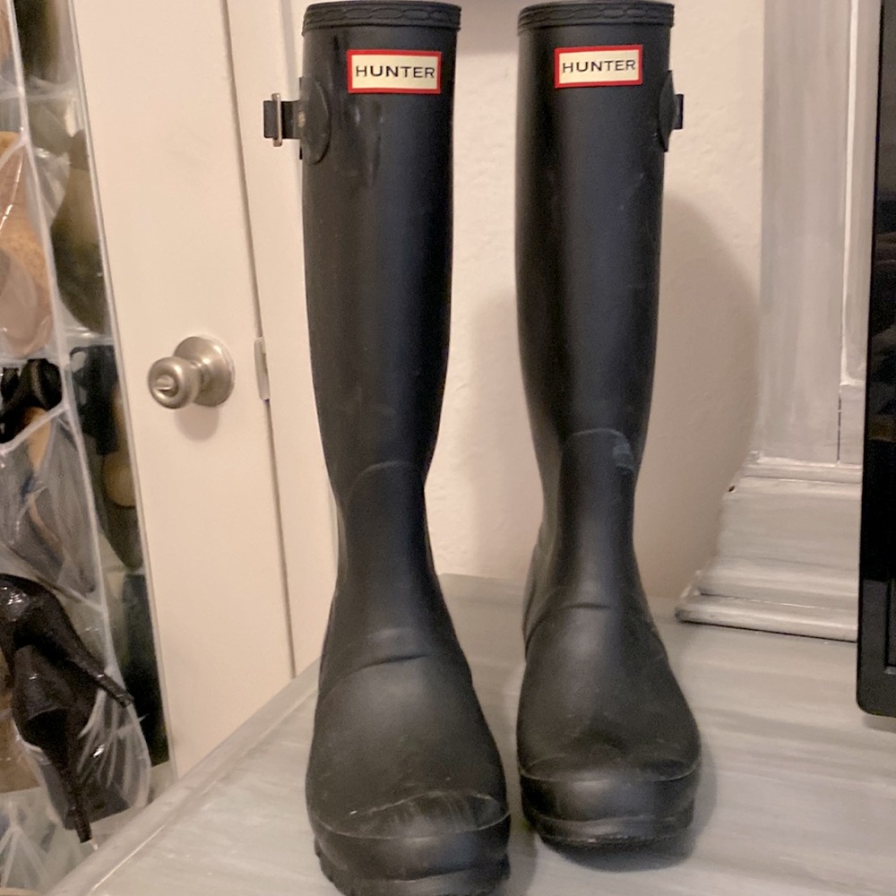 Hunter black rain boots in size 7